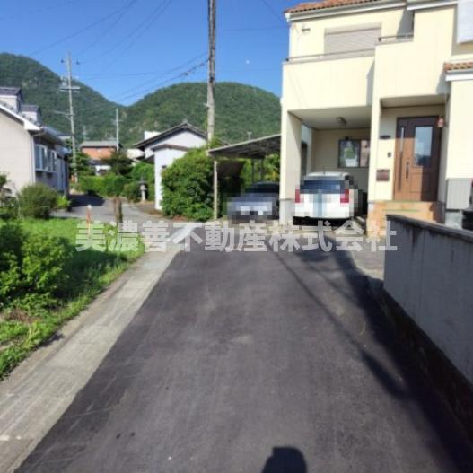 ６５６６６　岐阜市長良土地の前面道路含む現地写真