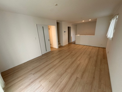 【居間・リビング】 | Heartful-Town岩倉市大地町全４棟【岩倉南小　岩倉中】 | LINEから簡単お問合せ可能！
友達検索で@nqk7328tです！。