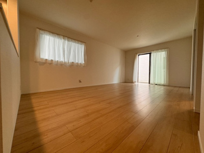 【居間・リビング】 | Heartful-Town岩倉市大地町全４棟【岩倉南小　岩倉中】 | LINEから簡単お問合せ可能！
友達検索で@nqk7328tです！。