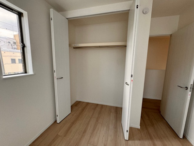 【収納】 | Heartful-Town岩倉市大地町全４棟【岩倉南小　岩倉中】 | 撮影
社長の村田です！
自らプレイヤーとして営業しています
長年の経験と実績から皆様により良いマイホーム購入のご提案をいたします。
住宅ローンの不安や購入後の不安等何でもご相談ください。