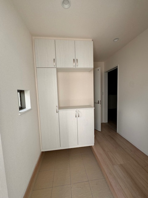 【玄関】 | Heartful-Town岩倉市大地町全４棟【岩倉南小　岩倉中】 | LINEから簡単お問合せ可能！
友達検索で@nqk7328tです！