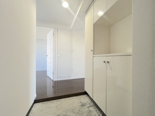 ネクサス香椎1号棟の玄関