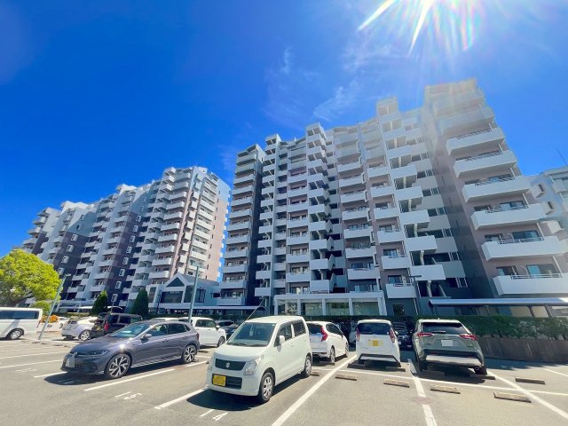 ネクサス香椎1号棟の駐車場