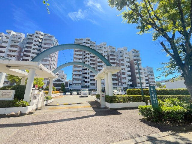 ネクサス香椎1号棟のエントランス