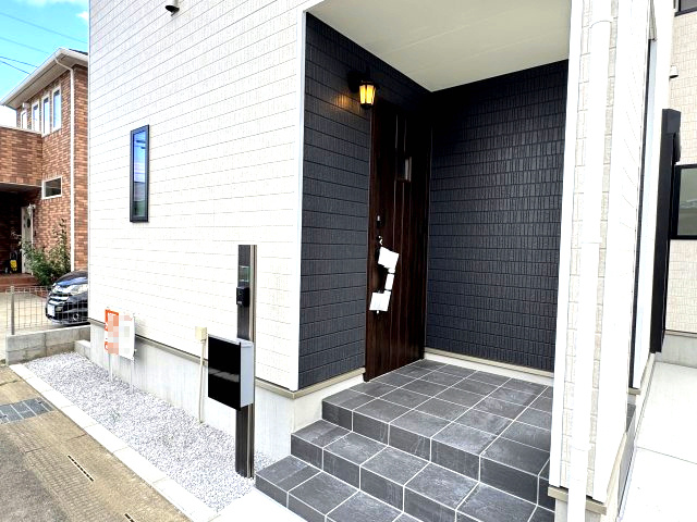 ハートフルタウン前橋市三河町1丁目　Ａ号棟の玄関|毎日通る玄関はこちらです。おしゃれな玄関です♪