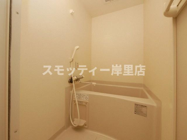 リアライズ住之江公園の浴室|日々の疲れを癒すお風呂付です