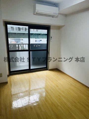 仲介手数料0円！クレスト泉の居間・リビング