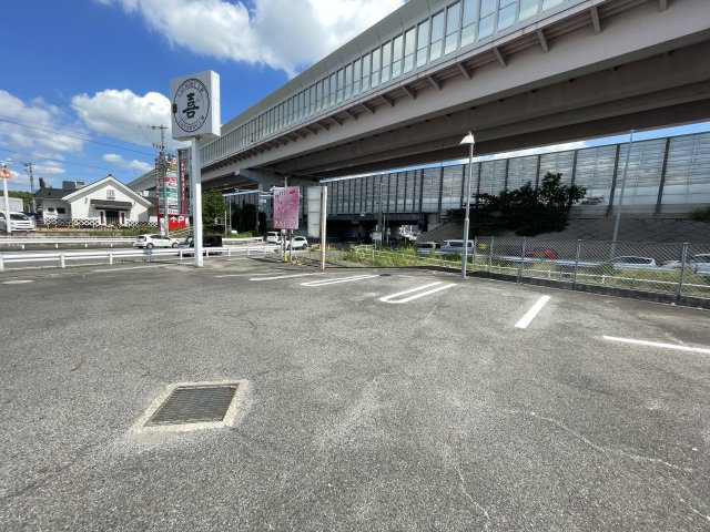 桶狭間切戸店舗(P８台共同利用)の駐車場