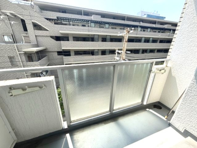 ジュネス本山のバルコニー