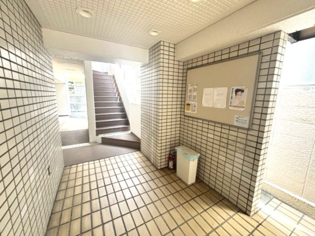 ジュネス本山のロビー