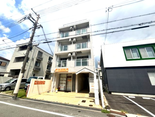 ジュネス本山の外観