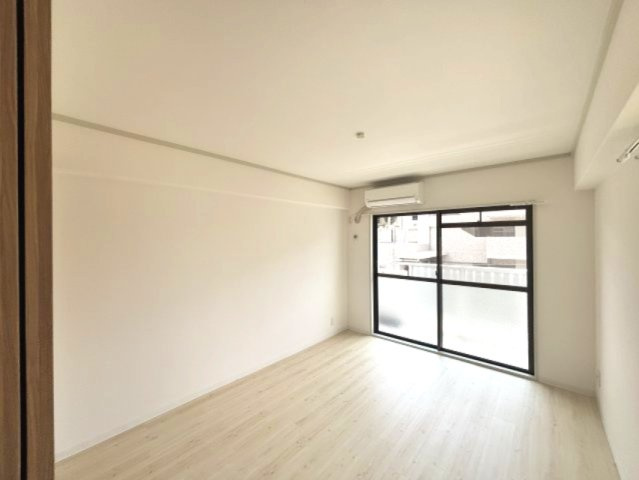 ジュネス本山の居間・リビング