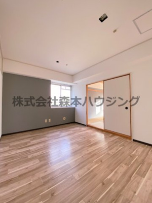 【居間・リビング】 | 　香里園ヒルズ | 明るいリビングです