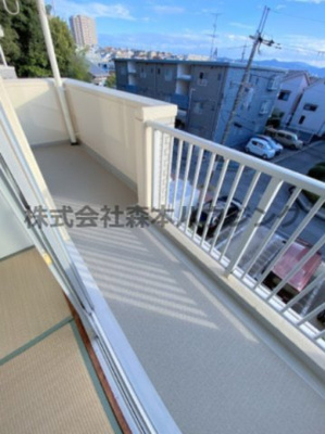 【バルコニー】 | 　香里園ヒルズ | 広々としたバルコニーです