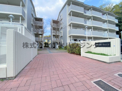 【エントランス】 | 　香里園ヒルズ | 清潔なエントランスです