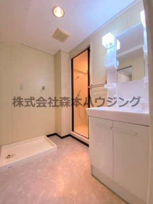 【洗面所】 | 　香里園ヒルズ | スペースが確保できる洗面所です