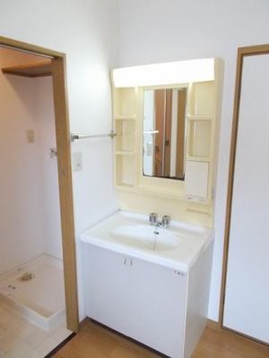 【洗面所】 | ＮＥＷＣＩＴＹ参番館 | 明るい洗面所です