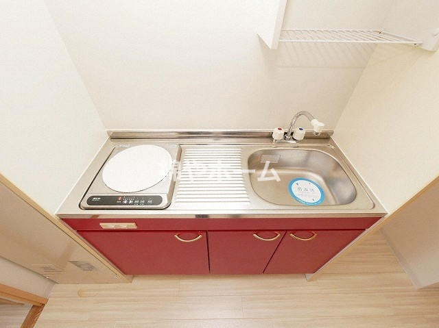 リレイション大国のキッチン|コンパクトなキッチンで掃除もラクラク