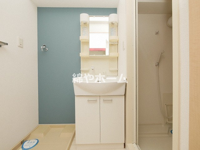 リレイション大国の独立洗面台|独立洗面台、小物を置くことができて便利です