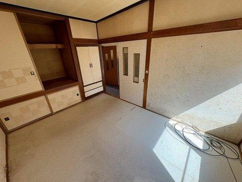 高台南向き4LDK！日当たりと眺望を叶える緑ケ岡の家♪の洋室|南西6帖洋室。日当たり風通し良好です。