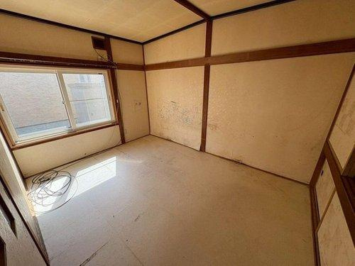 高台南向き4LDK！日当たりと眺望を叶える緑ケ岡の家♪の洋室|南西6帖洋室②。窓のアングルです。