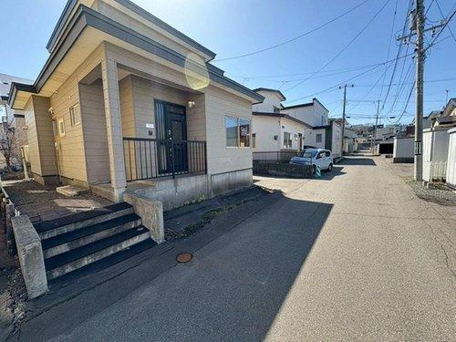 高台南向き4LDK！日当たりと眺望を叶える緑ケ岡の家♪の外観|落ち着いた雰囲気の住宅街で、陽当たり良好な戸建て。