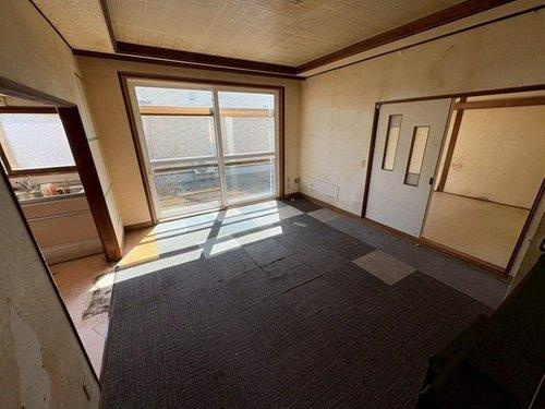 高台南向き4LDK！日当たりと眺望を叶える緑ケ岡の家♪の居間・リビング|大切な家族が集まるからこそこだわりたい広々10帖ＬＤＫ帖