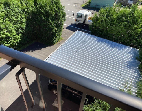 標茶町常盤町 【7DK以上】大型戸建のバルコニー|車3台駐車可能で、来客時も安心です。
