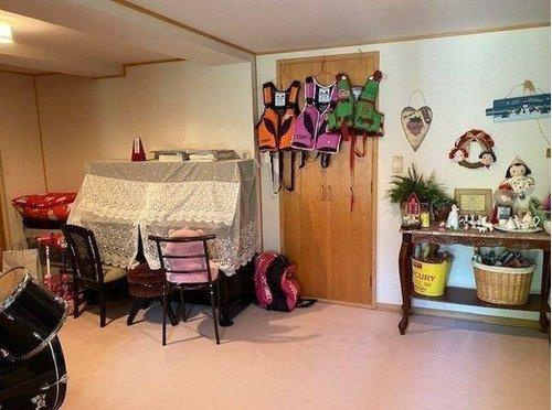 標茶町常盤町 【7DK以上】大型戸建のその他|お子様の遊び部屋にも最適な、ゆとりのある洋室です。