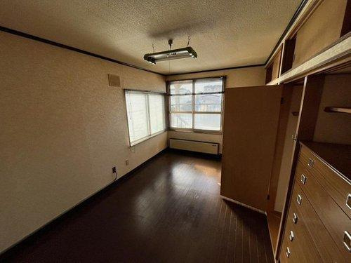 釧路市美原5丁目の中古戸建「ペチカ」のある５LDKのお家♪の洋室|2階洋室(6帖)。2階洋室も収納付きです♪