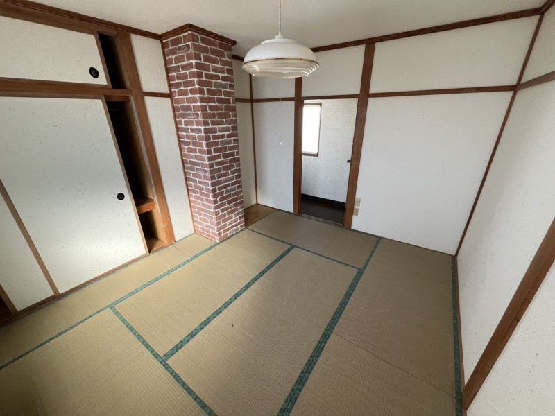 釧路市美原5丁目の中古戸建「ペチカ」のある５LDKのお家♪の和室|2階和室(6帖)。こもりがちな空気の入れ替えもバッチリ！