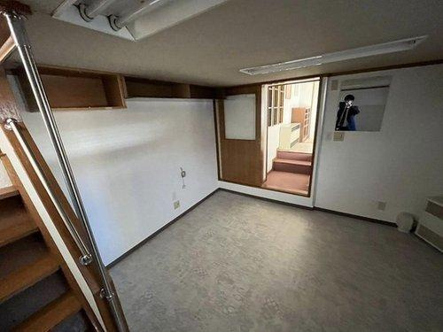 釧路市美原5丁目の中古戸建「ペチカ」のある５LDKのお家♪の洋室|離れ洋室(8帖)。ワークスペースや趣味部屋に最適！