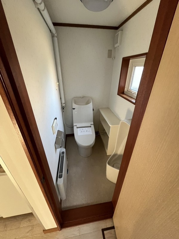 釧路市美原5丁目の中古戸建「ペチカ」のある５LDKのお家♪のトイレ|窓付きトイレ。清潔感あり、換気も良好。