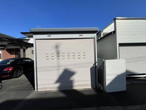 釧路市美原5丁目の中古戸建「ペチカ」のある５LDKのお家♪の駐車場|車庫②です。家の左側にあります♪