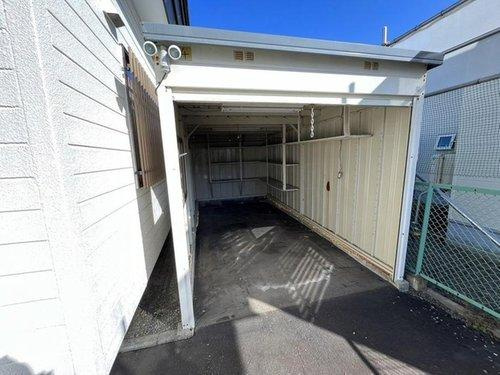 釧路市美原5丁目の中古戸建「ペチカ」のある５LDKのお家♪の駐車場|車庫③です。左の奥にもあります♪