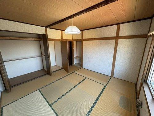 【敷地広々♪】釧路市城山２丁目 中古住宅の和室|1階6帖。い草の香りに癒され、その優しい質感に癒されます♪