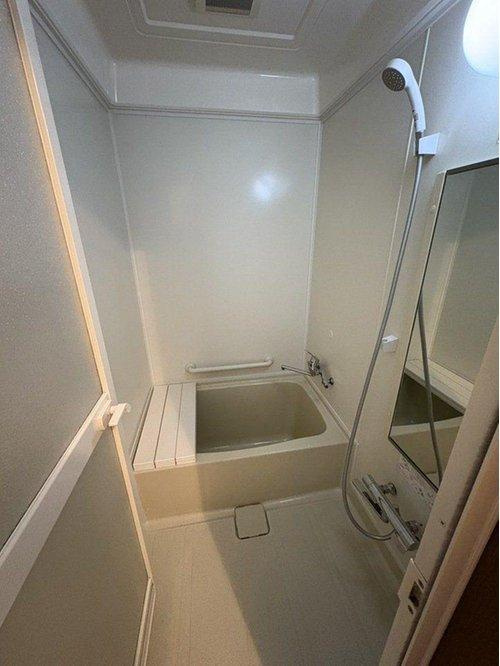 【敷地広々♪】釧路市城山２丁目 中古住宅の浴室|とっておきのリラクゼーションタイムを楽しむバスルーム♪