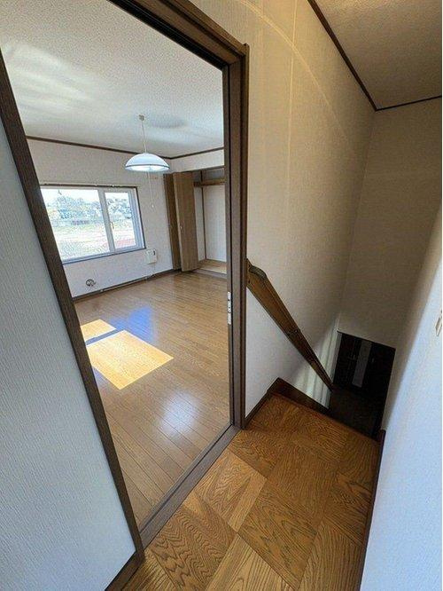 【敷地広々♪】釧路市城山２丁目 中古住宅の内装|2階ホール。