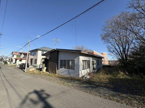 釧路市緑ケ岡6丁目　売土地の前面道路含む現地写真|徒歩10分圏内に学校の清明小学校・青陵中学校があります。