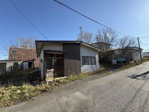 釧路市緑ケ岡6丁目　売土地の前面道路含む現地写真|ゆとりのある5.14m道路で、車のすれ違いも安心です。