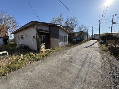 釧路市緑ケ岡6丁目　売土地の前面道路含む現地写真|交通量が少なく、穏やかで静かな住宅街です。