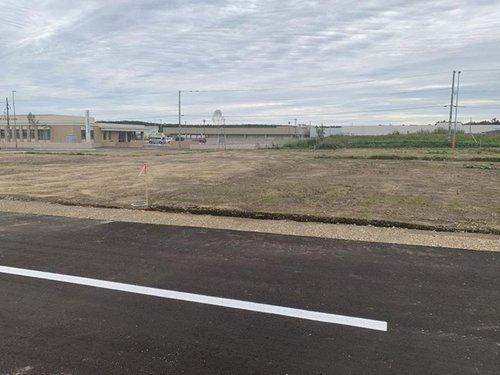 【中標津町シラカバヒルズ】 E区画の前面道路含む現地写真|交通量が少なく、穏やかで静かな住宅街です。