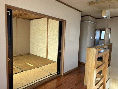 春採4丁目で飲食店跡の店舗付住宅が登場！多様な用途に♪の内装|伝統と現代が調和する、多用的な和洋空間。