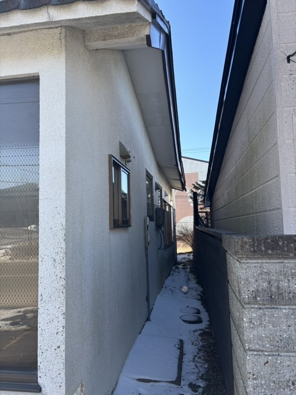 春採4丁目で飲食店跡の店舗付住宅が登場！多様な用途に♪の外観|隣家との間隔、採光をご確認ください。