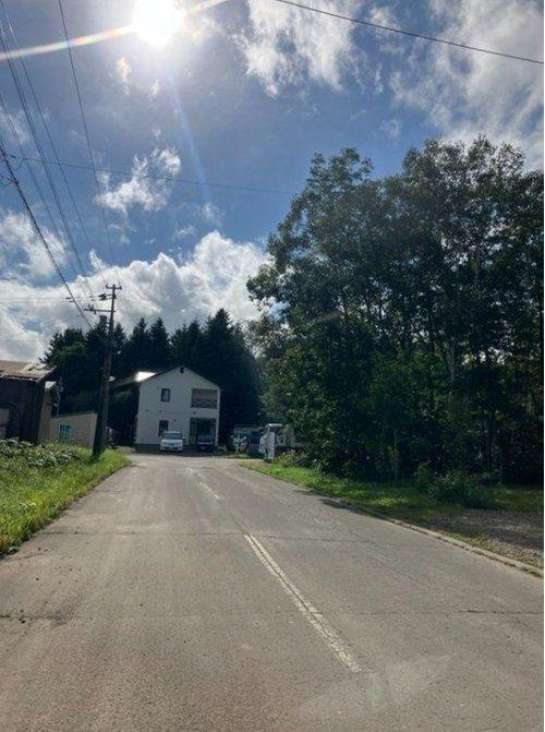 別海新栄町　売土地の前面道路含む現地写真|間口は約14mで建築プランニングがしやすい整形地です♪