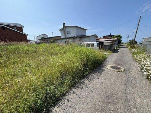 釧路市益浦2丁目　売土地の前面道路含む現地写真|高台エリアにあり、洪水等の浸水リスクは低いとされています。