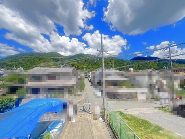 ◆２０２４年１０月リフォーム完了◆全居室６帖以上の４ＬＤＫ◆駐車４台可能◆山科区大宅中小路町の展望|２階からの眺望
駐車スペース側の眺望