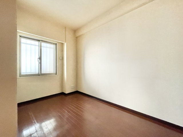 グランスイート香里園の洋室|落ち着いた色調の洋室です