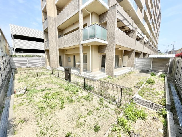 グランスイート香里園の庭|お庭で自由な時間を過ごせます