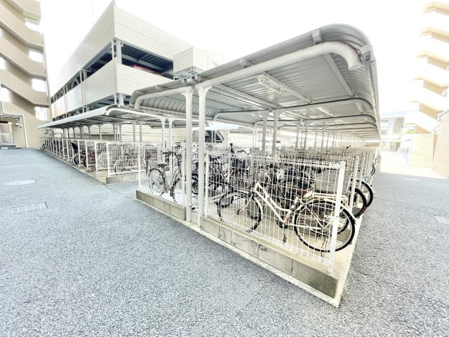 グランスイート香里園の駐輪場